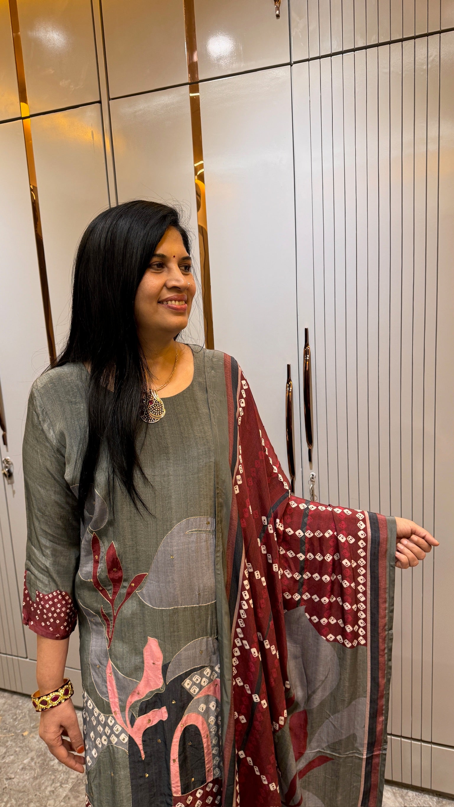 Olive Printed Kurti Set with Bandhani Dupatta side view